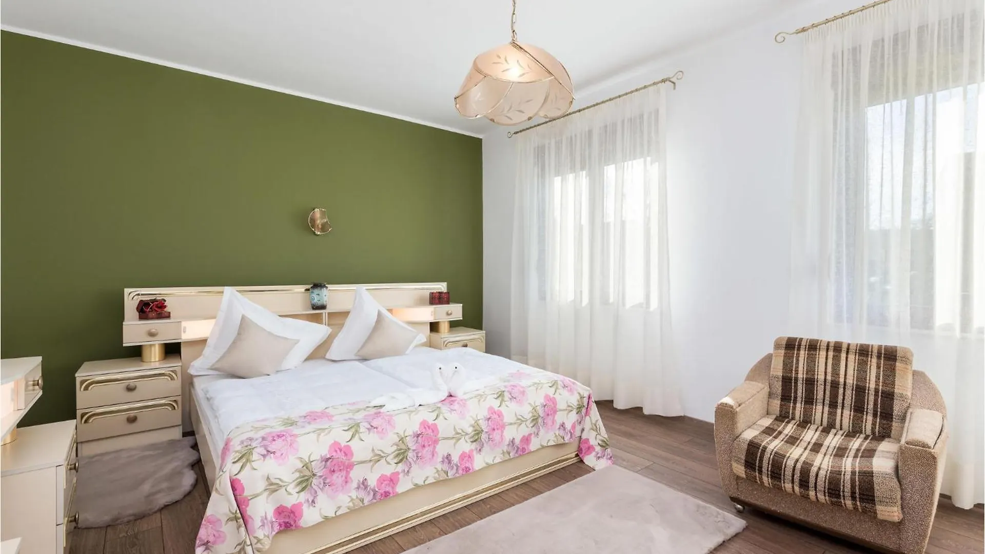 Gorgeous Apartment In Drazice With Kitchen 0*,